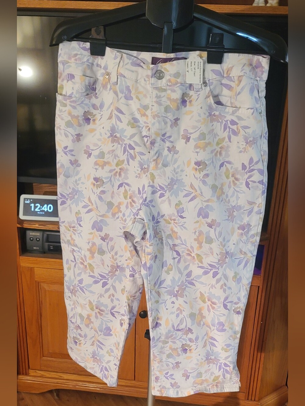 Gloria Vanderbilt Floral Capri Pants in Lavender & Yellow Size 16p